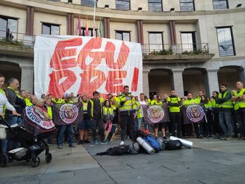 Los trabajadores de Maderas de Llodio han hecho público un comunicado tras finalizar su encierro en el Ayuntamiento de Laudio.