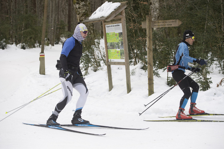 Esquiadores en las pistas de Larra Belagoa.