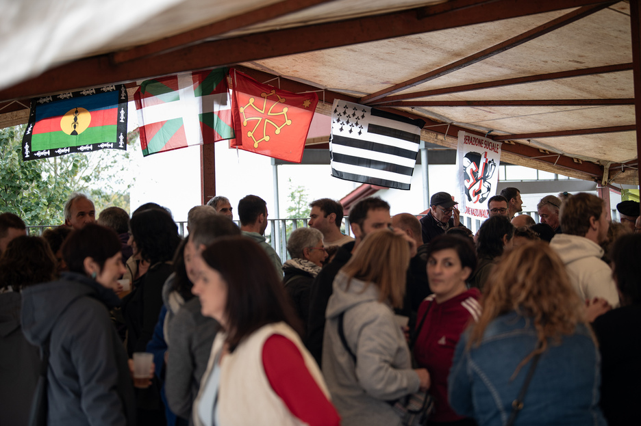 Fondé en 1974, LAB compte environ 50 000 membres dans tout le Pays Basque. Fondé en 1974, LAB compte environ 50 000 membres dans tout le Pays Basque.