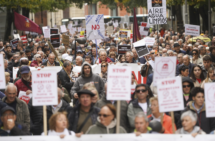 Jende ugari bildu da biometano planten aurkako mobilizazioan.