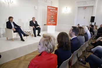 Eneko Andueza y Jesús Eguiguren, durante la presentación del libro.