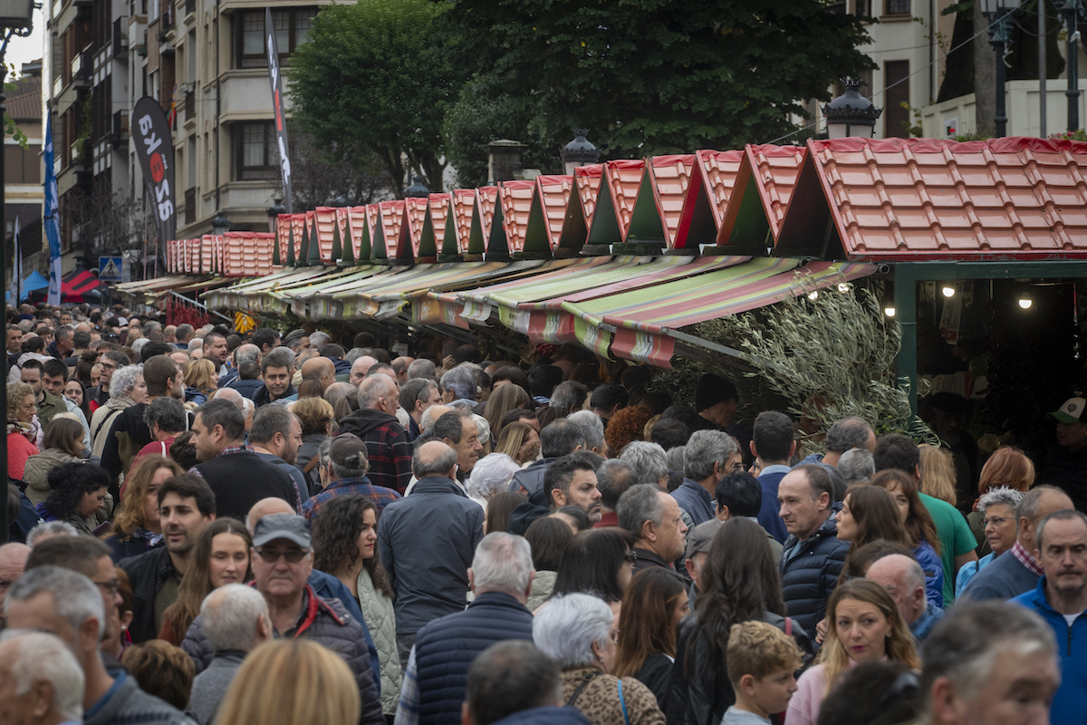 Jendetza bildu da Gernikan. (Gorka RUBIO/FOKU)