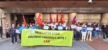 LAB sindikatuko ikastoletako langileek astelehen honetan egindako mobilizazioa.