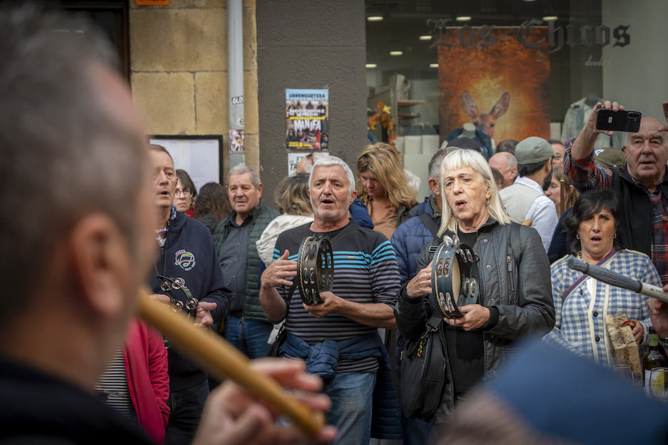 Gernikako giroa alaitzen. Gernikako giroa alaitzen.