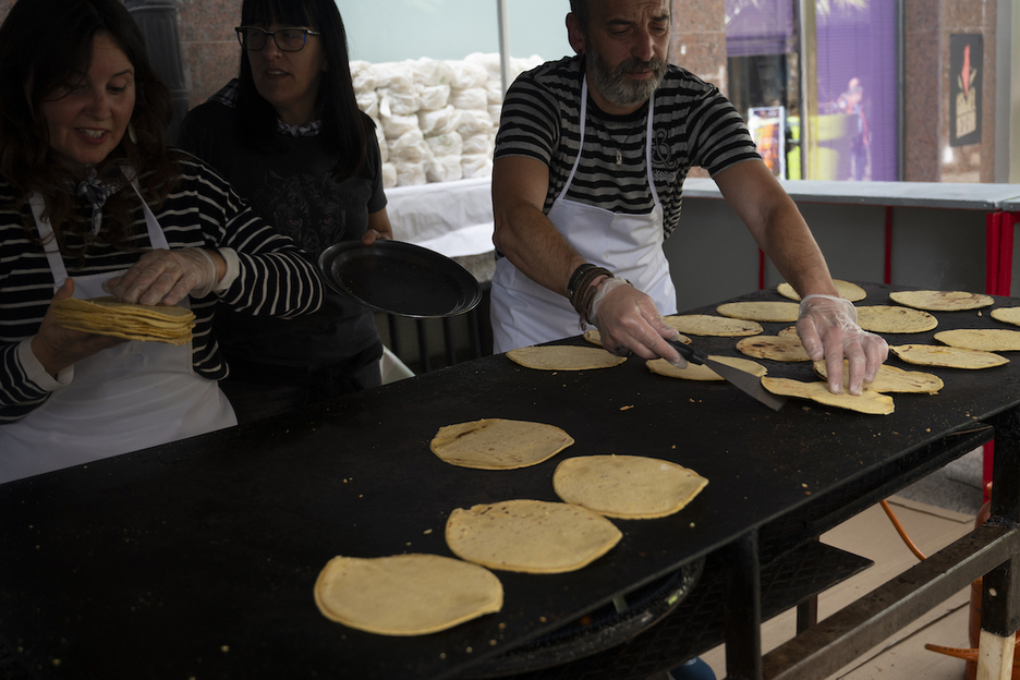 Taloak prestatzen. Taloak prestatzen.