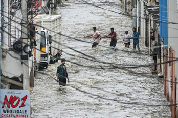A pesar de sus avances en la lucha contra la pobreza extrema, más de 75 millones de personas viven todavía en esa situación en India. En la imagen, recientes inundaciones en la ciudad de Hydebarad.