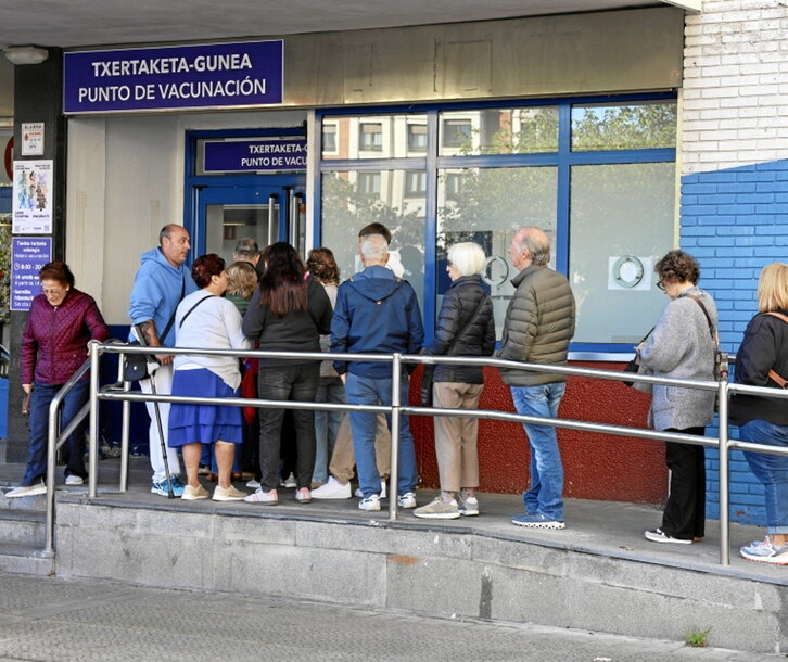 Punto de vacunación en la Casilla, en Bilbo.