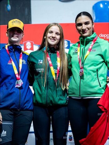 Astebeteko epean, Udane Mugikak Espainiako Kopa irabazi du zailtasuneko eta boulderreko modalitateetan.