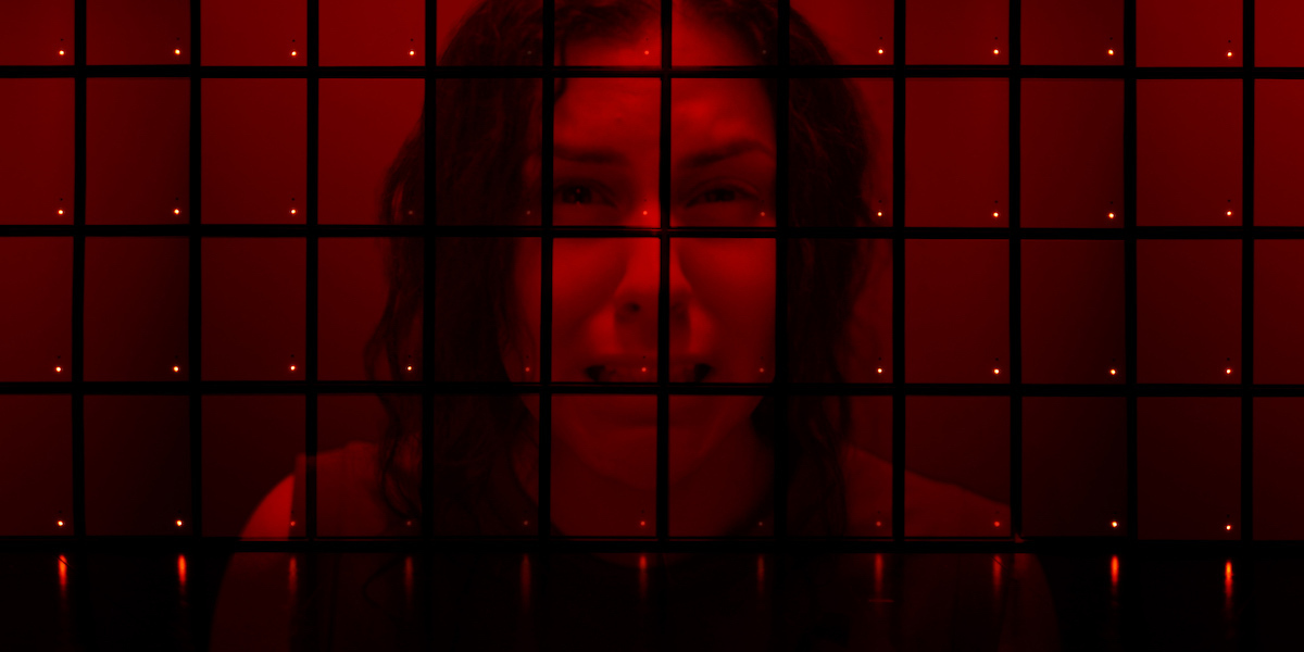 Fotograma de ‘So dark the sky’.