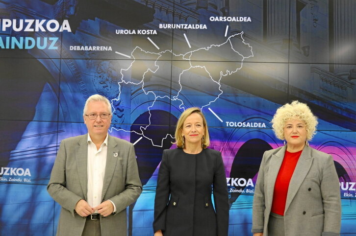 Asensio, Mendoza eta Peña, Gipuzkoa Zainduz sozietatearen aurkezpenean.