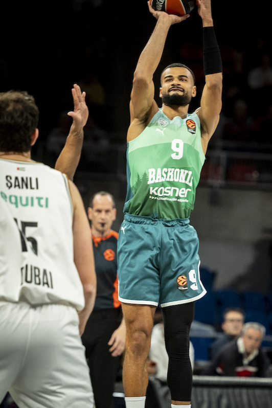Tim Luwawu-Cabarrot se ha lucido con seis triples para dar el partido al Baskonia.