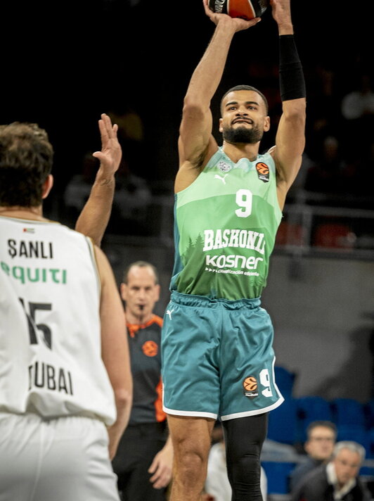 Luwawu-Cabarrot se fue hasta los seis triples.