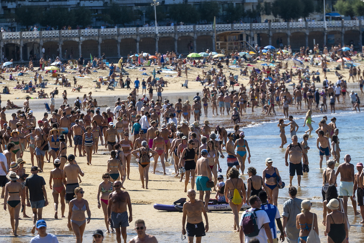 Eguzkian eta hondartzan oinarrituriko turismoa da irudi okerrena duena, inkestaren arabera.