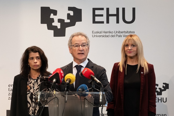 Joxerramon Bengoetxea en el Pabellón Universitario de Gasteiz.