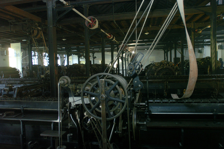 Fasbrikako makina bat.