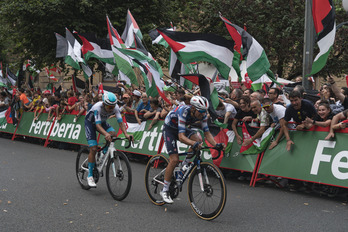 Mikel Landa bizkarreko minak jota Espainiako Vueltan.