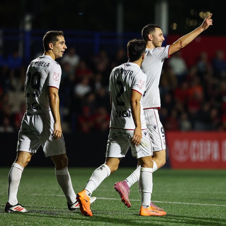 Raúl García de Haro celebra uno de los tres goles que ha anotado.