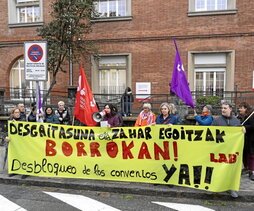 LAB sindikatuak atzo egindako elkarretaratzea.