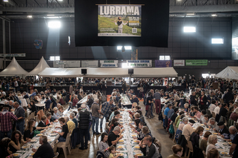 Chaque dimanche midi à Lurrama, un repas est préparé par des chefs à partir de productions locales.