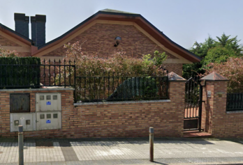 La vivienda está ubicada en la calle Aldapa del barrio donostiarra de Egia.