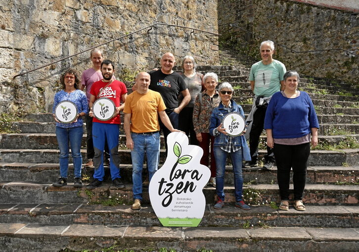 ‘Loratzen’ filma egiteko diru bilketa hasi zuten herrikide eta lagunek 2024ko udaberrian.