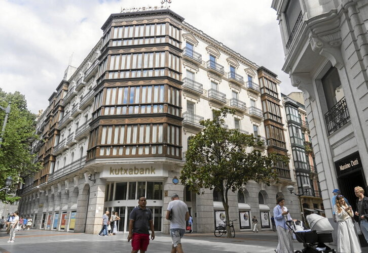 Sede central de Kutxabank en la Gran Vía de Bilbo.