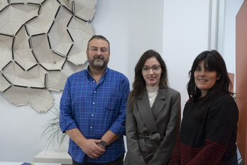 Pablo Lorente (Sustrai), Andrea Goizueta (abogada de Arankoa) y Lorea Flores (Greenpeace).