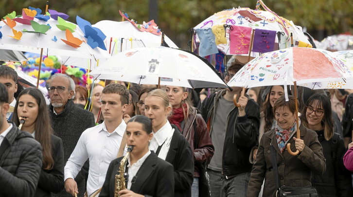 Desfile inaugural y exposición Zutaz Blai.