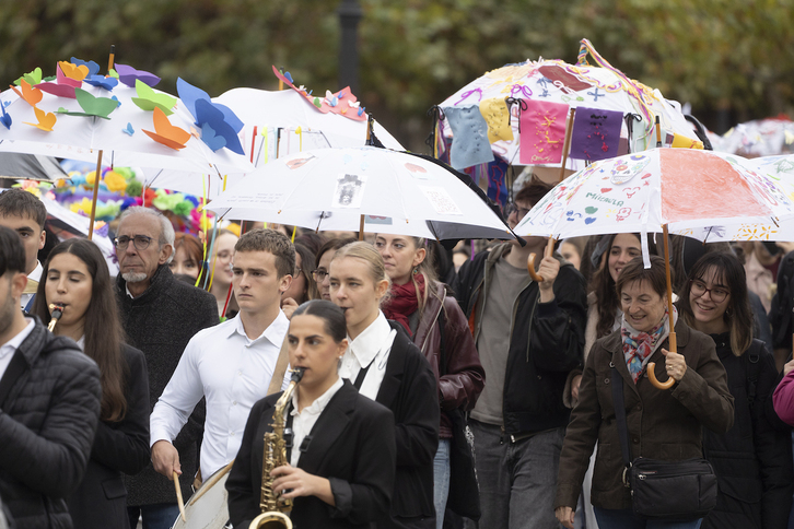 Desfile inaugural y exposición Zutaz Blai.