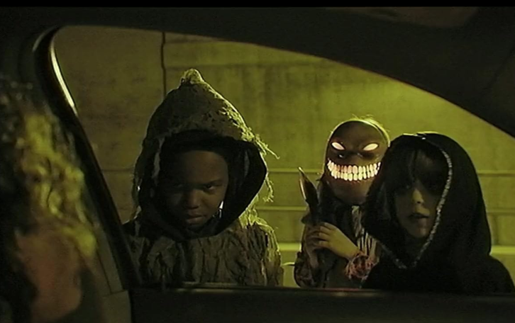 ‘V/H/S’ beldur sagako 'Halloween' pelikulako fotograma bat. 