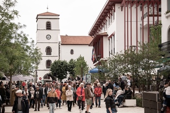 La commune d'Hendaye comptait 18 074 habitants en 2022.
