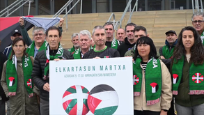 Berrehun kirolari inguruk egin dute bat Gu ere bai, Gure Esku eta Gernika-Palestinaren manifestuarekin
