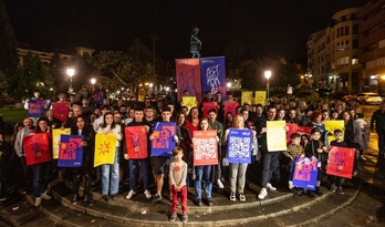 Astrako kideak elkartearen 20. urteurrena ospatzeko atzo egindako prentsaurrekoan.