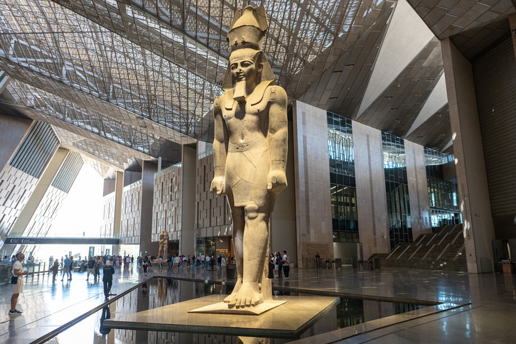 El coloso de Ramsés II, una de las piezas más impresionantes del Gran Museo.