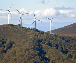 Imagen de archivo de un parque eólico en Oñati.