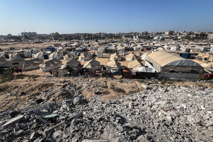Tiendas de un campamento de desplazados en Nuseirat.