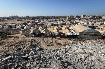 Tiendas de un campamento de desplazados en Nuseirat.