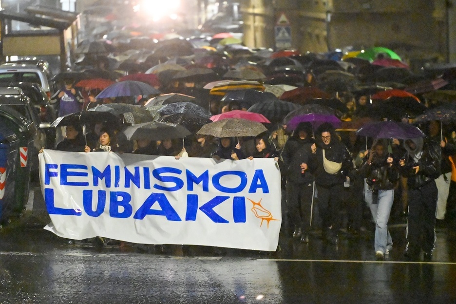 Arratsaldean manifestazioa egin dute Zaldibarren.