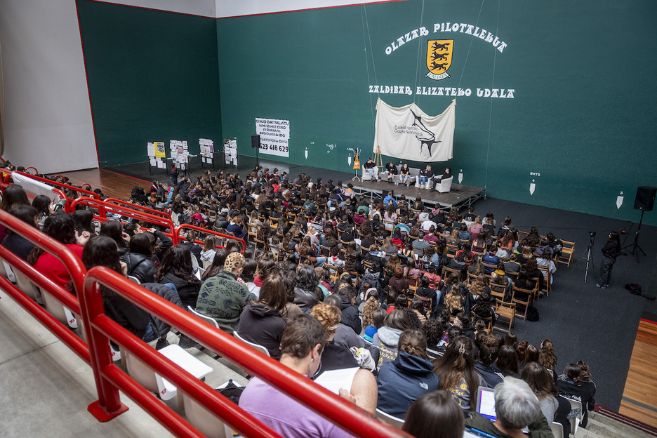 Zaldibarko pilotalekuan egin den ekitaldietako bat.