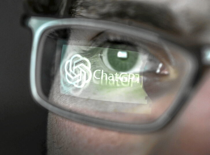 Geroz eta ohikoagoa da adimen artifiziala erabiltzea, besteak beste, txatbotak.