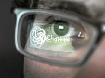 Geroz eta ohikoagoa da adimen artifiziala erabiltzea, besteak beste, txatbotak.