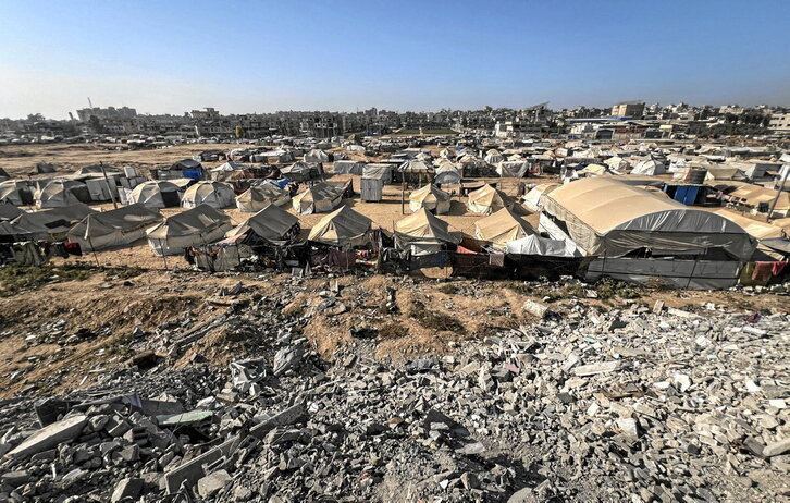 Tiendas de un campamento de desplazados en Nuseirat.