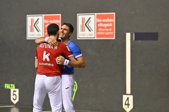 Peio Etxeberria eta Altuna III.a, gaurko partida amaitu berritan.