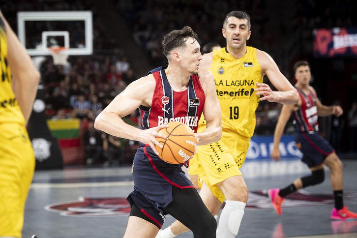 Kurucs ha hecho su mejor partido como baskonista hasta la fecha, sin amilanarse siquiera ante Shermadini.