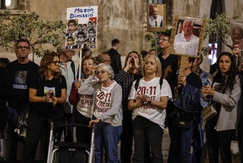 Familiares de víctimas de la Dana se han concentrado ante el Palau de la Generalitat en Valencia para reclamar la dimisión de Mazón.