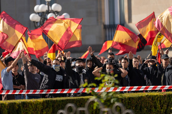 Fascistas brazo en alto en Gasteiz.