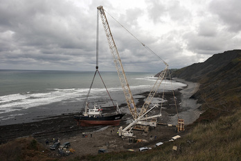 Motxo ontzia flyscharen biotopo babestuan hondartu zen eta kalteak eragin zituen inguruan.