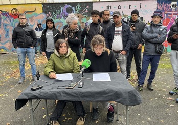 Comparecencia de Dar Etxea en la antigua ikastola Jaso de Iruñea.