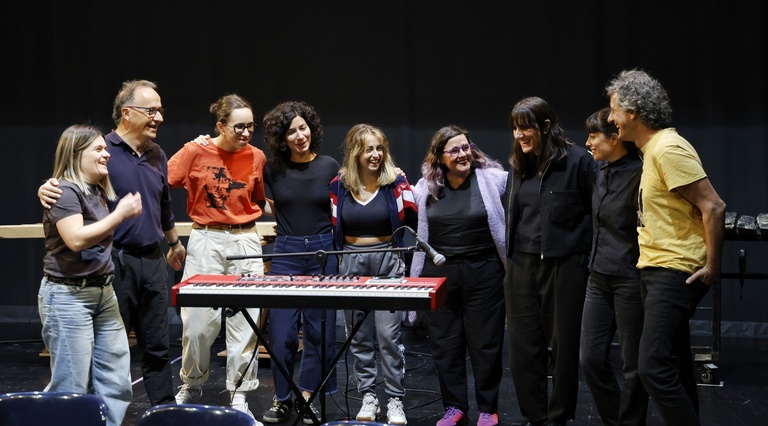 Loraldiaren ekoizpen berriaren tan taldea.