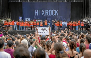 Hatortxu Rocken agurrean iragarri zuten ASKE jaialdiak hartuko diola lekukoa elkartasun festibalari.